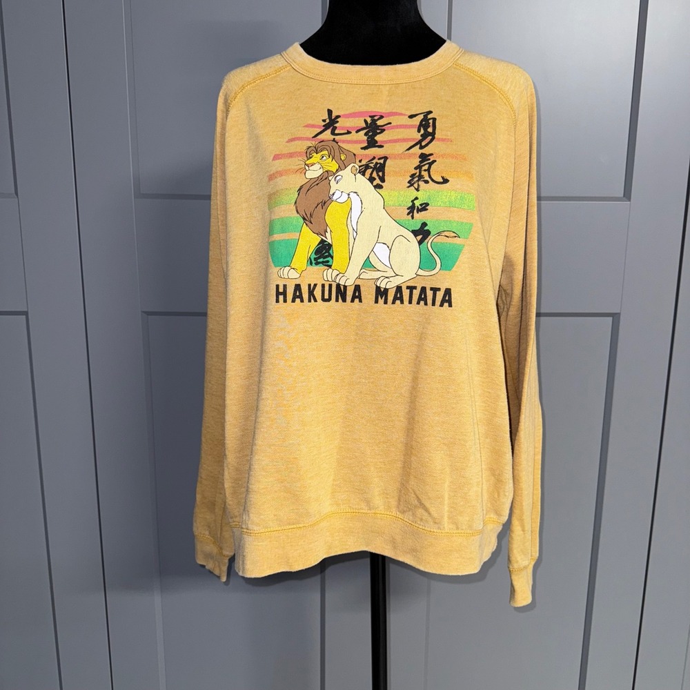 Disney Lion King Hakuna Matata Graphic Crew Sweatshirt XL Mustard Yellow Raglan